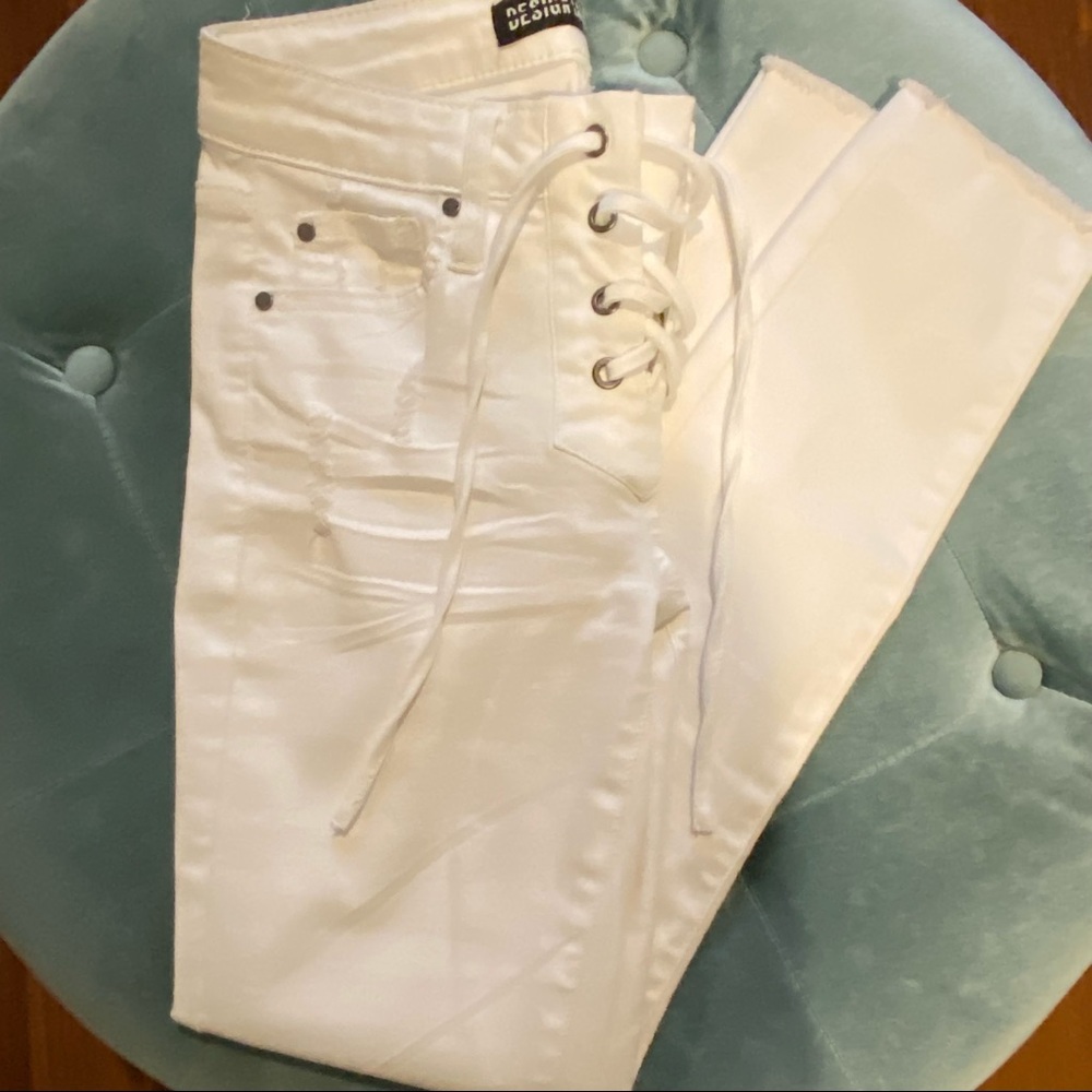 Design Lab lace up white skinny jeans